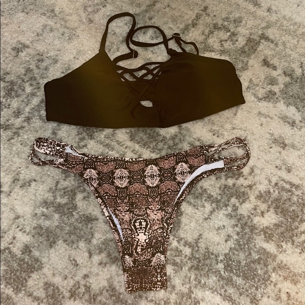 Cheeky bikini / bralette style top